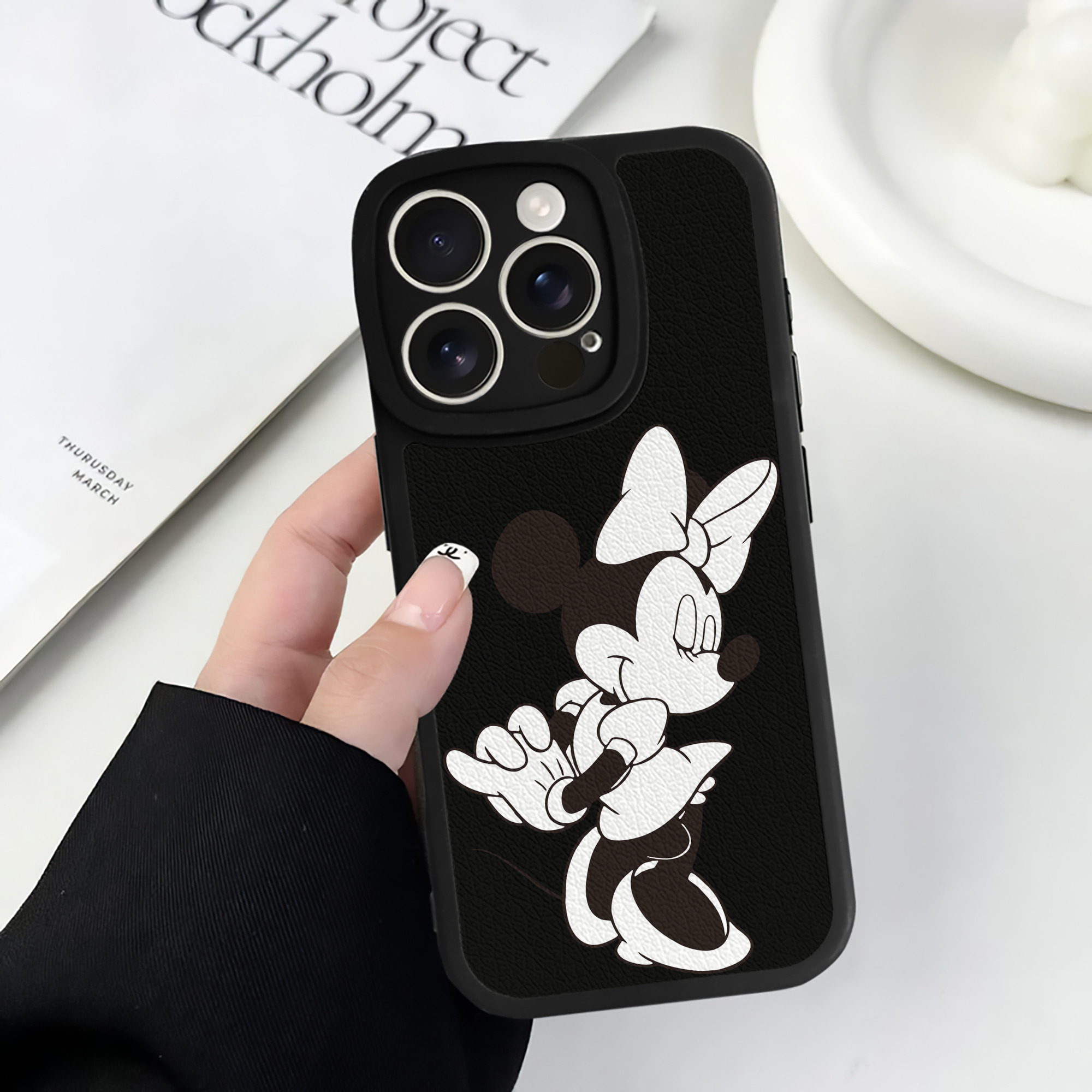 （画像用） ミッキーマウス Mickey Mouse 【iPhone 16シリーズ対応】シリコンスマホケース（レザー調） 材質：シリコン